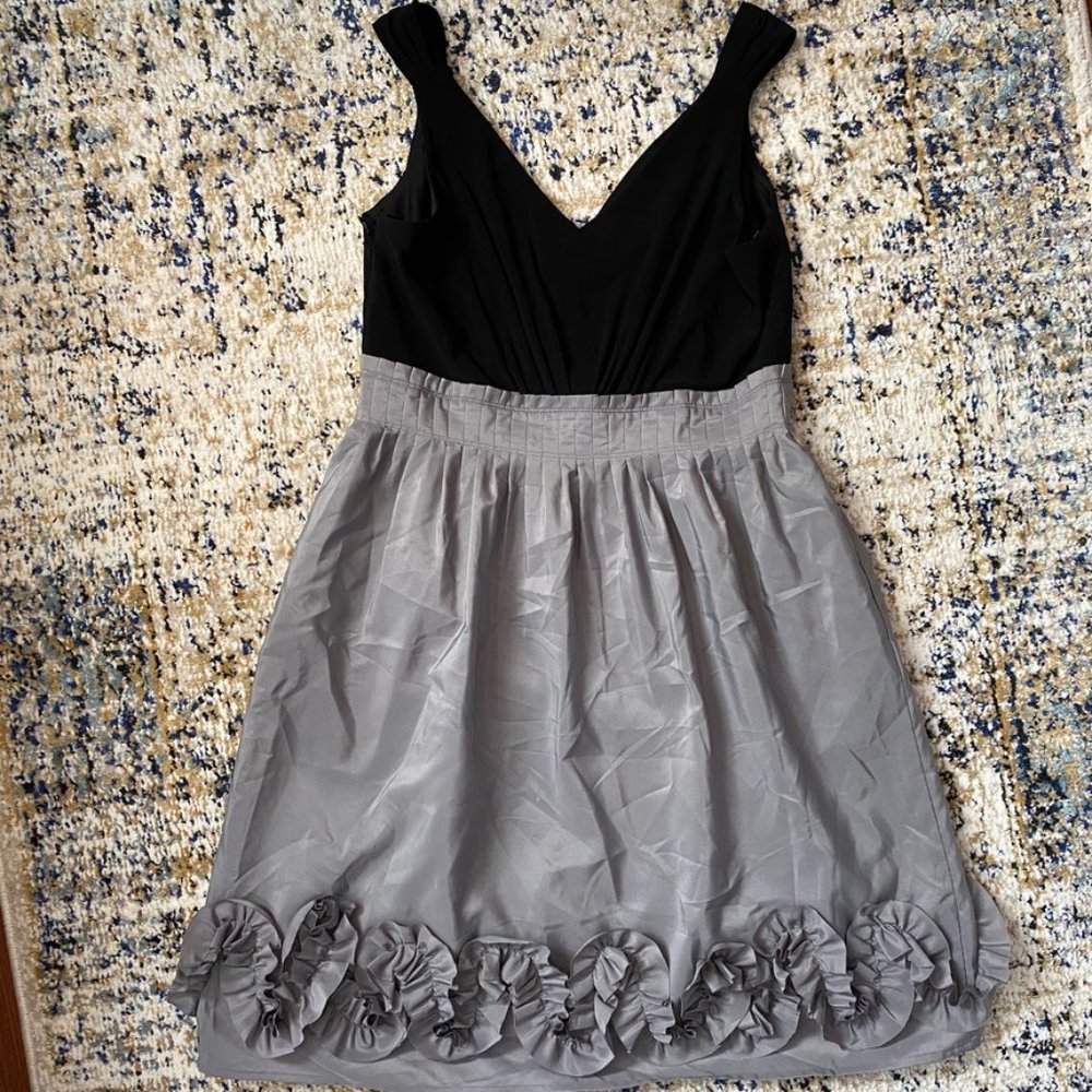 Black and Grey V-Neck Cocktail Dress | Size 4